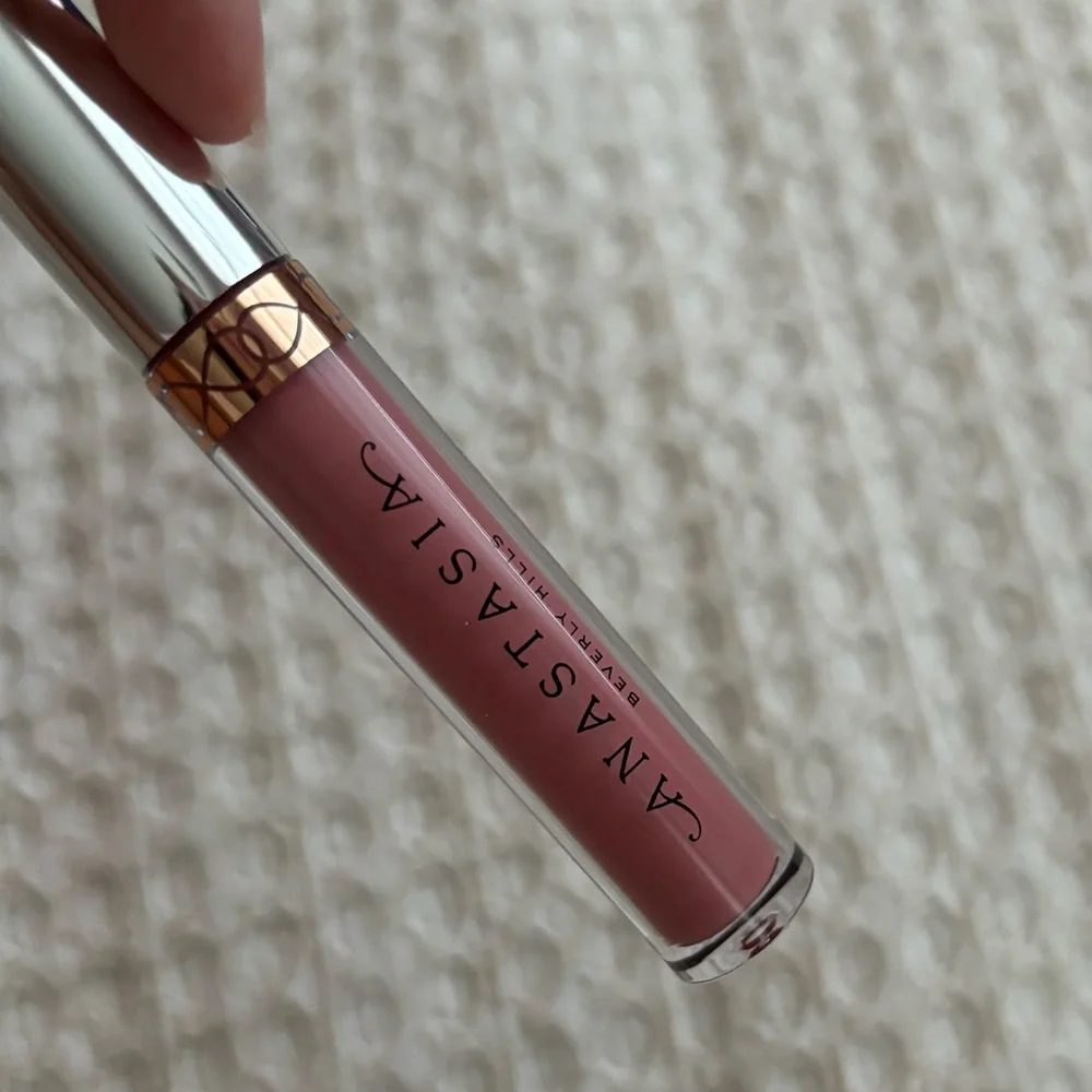 NWOT Anastasia Beverly Hills Smudge-Proof Matte Liquid Lipstick- crush